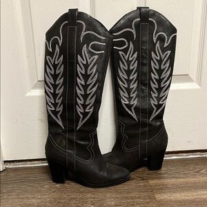 Black and Silver Embroidered Heeled Cowboy Boots